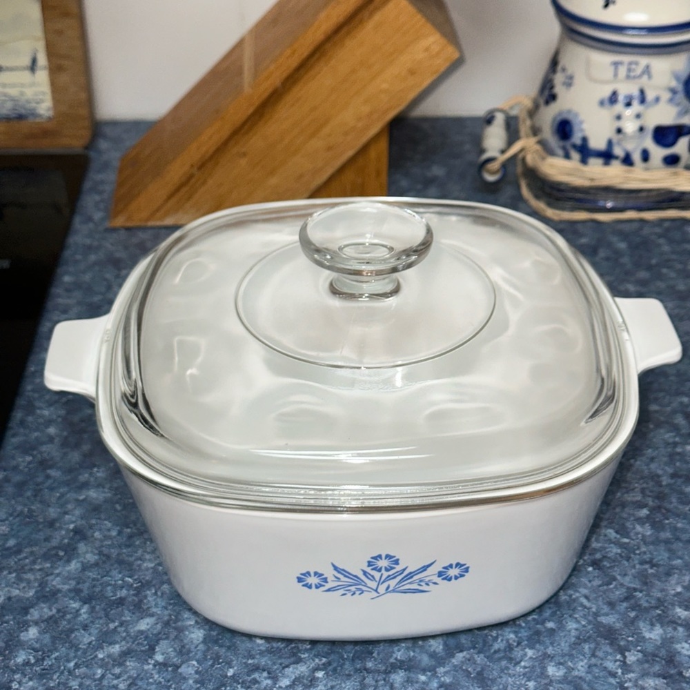Corningware Blue Cornflower 2.5 qt excellent condition